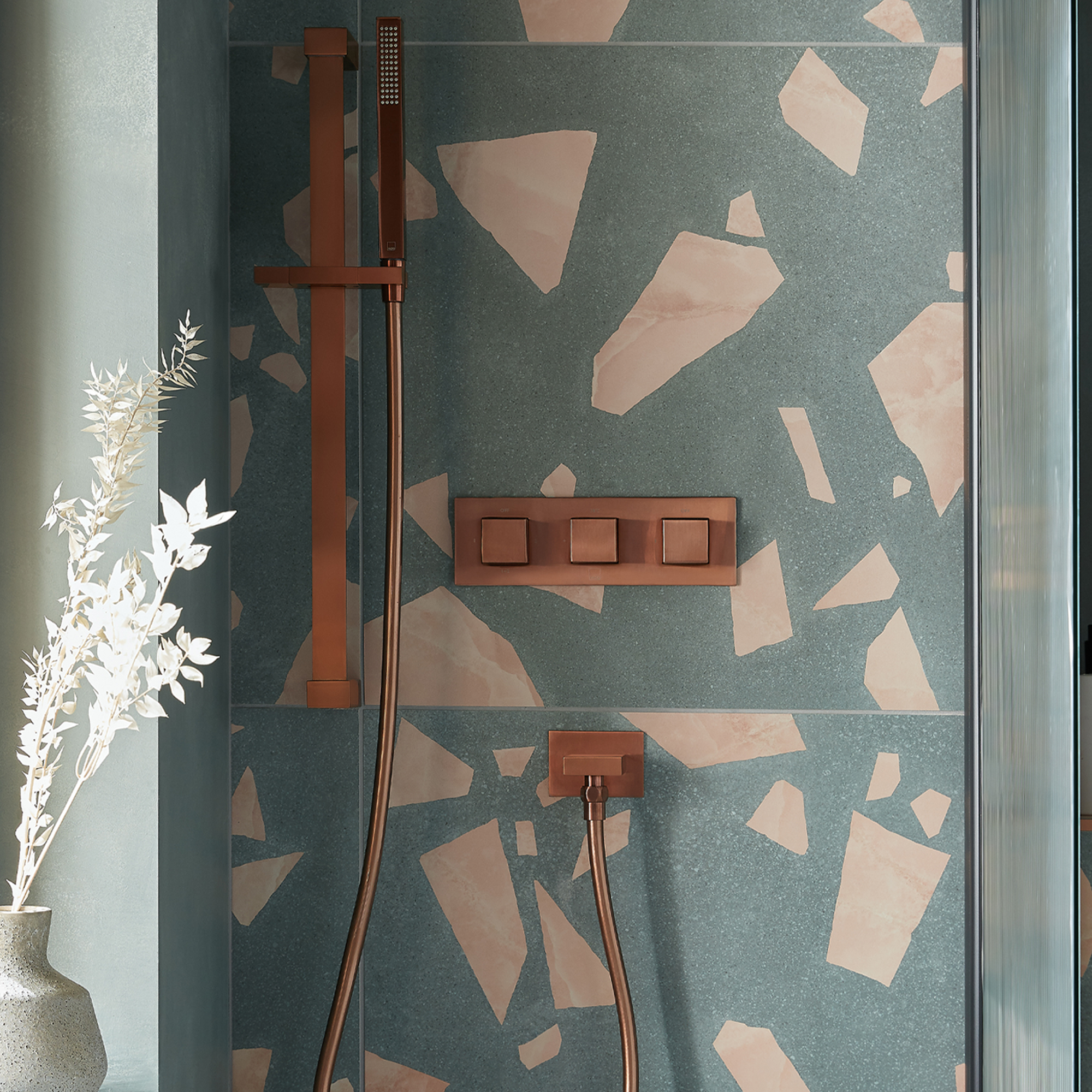 Vado Individual Tablet Notion Horizontal 3 Outlet 3 Handle Thermostatic Concealed Shower Valve