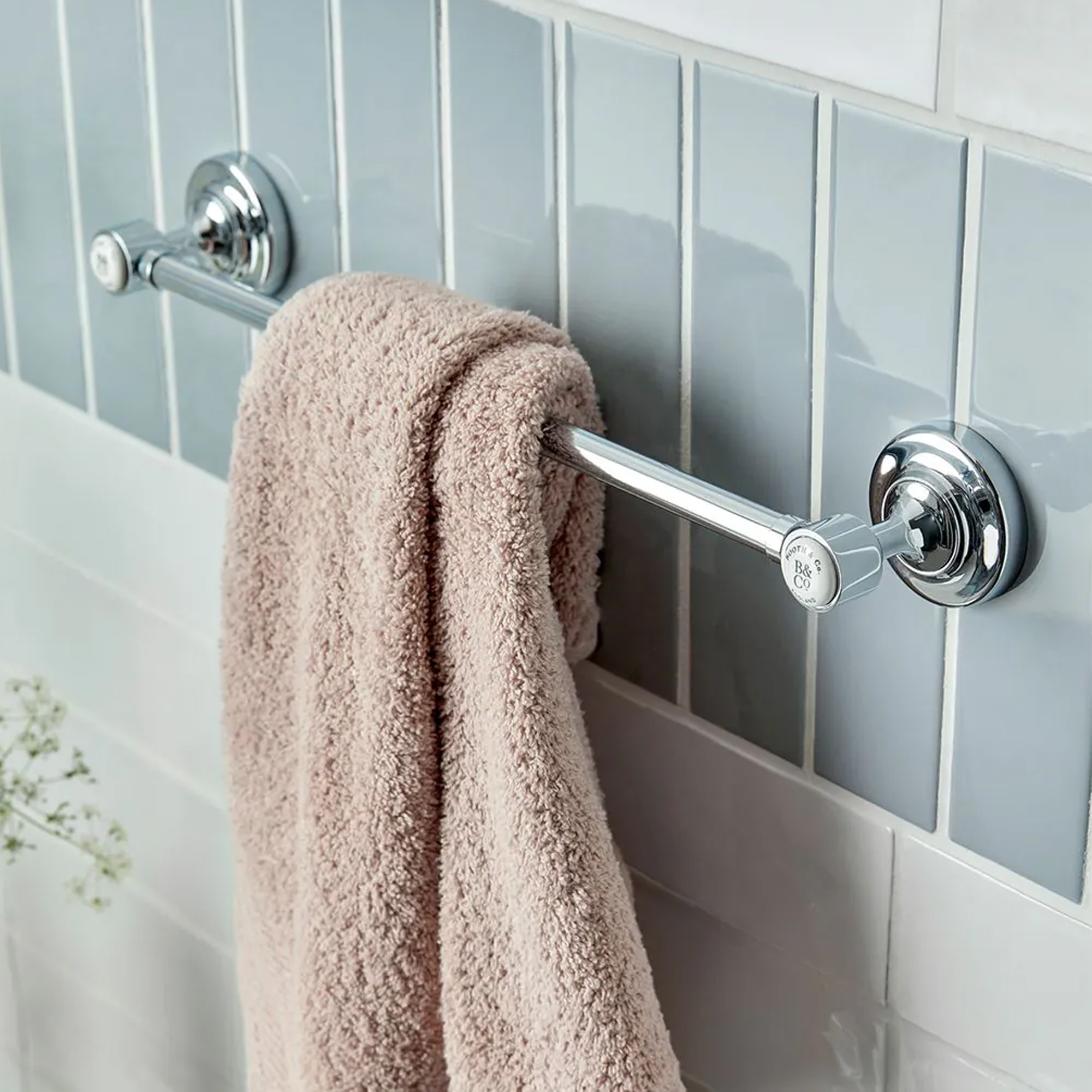 Booth & Co Axbridge Traditional 450mm Towel Rail