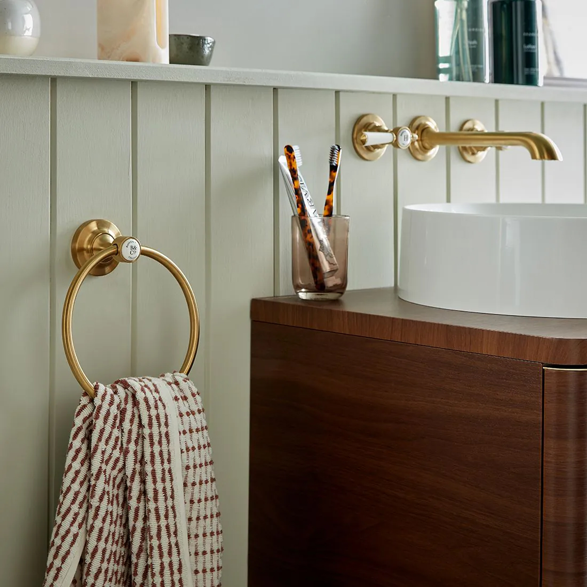Booth & Co Axbridge Towel Ring