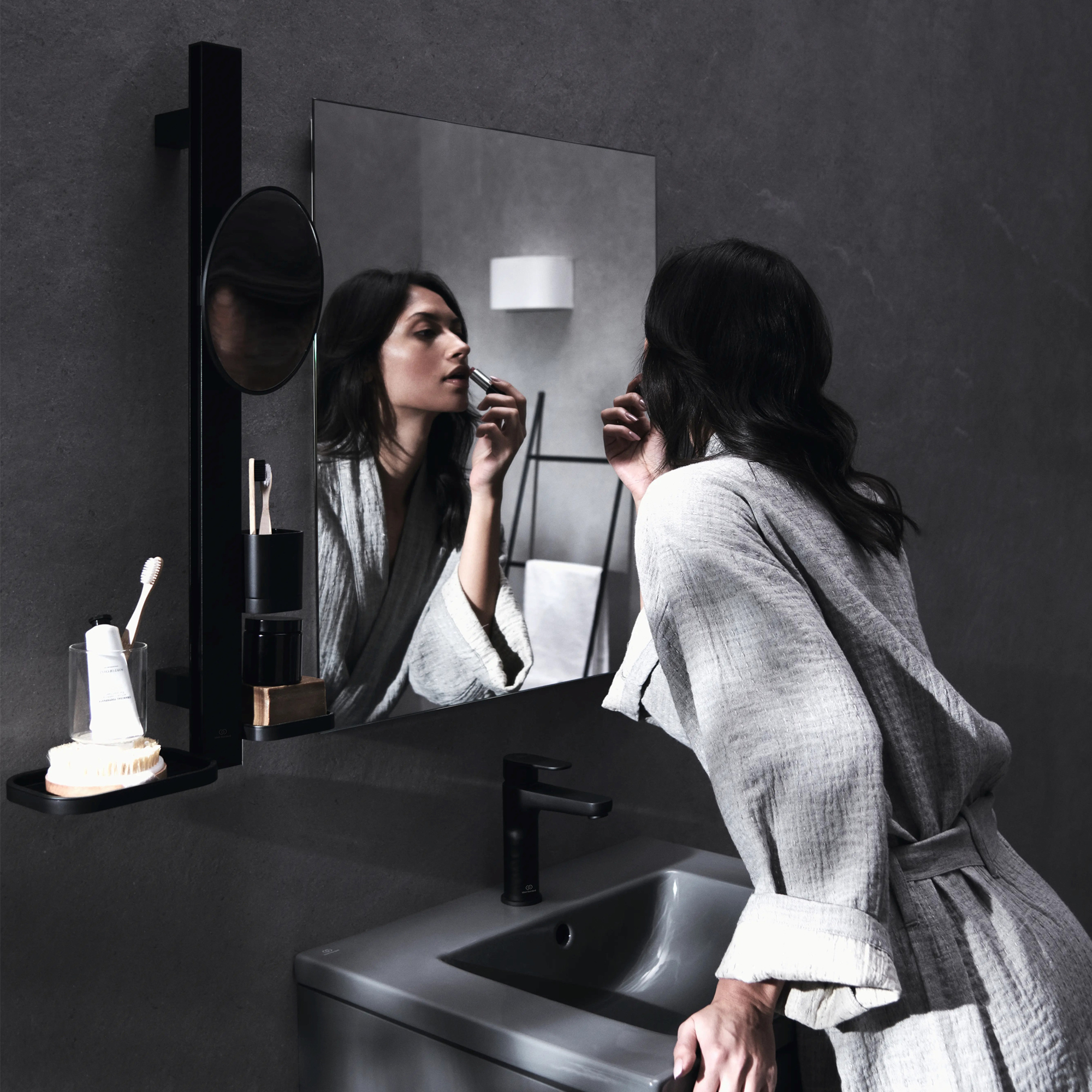 Ideal Standard Alu+ 200mm Magnifying Mirror & Beauty Bar