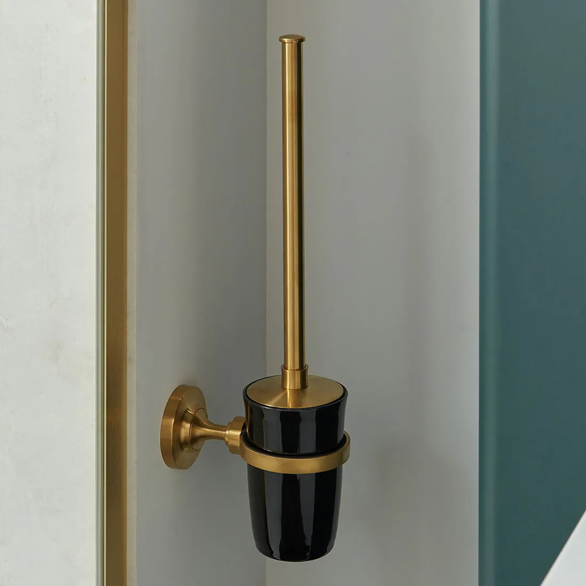 Booth & Co Axbridge Toilet Brush & Ceramic Holder