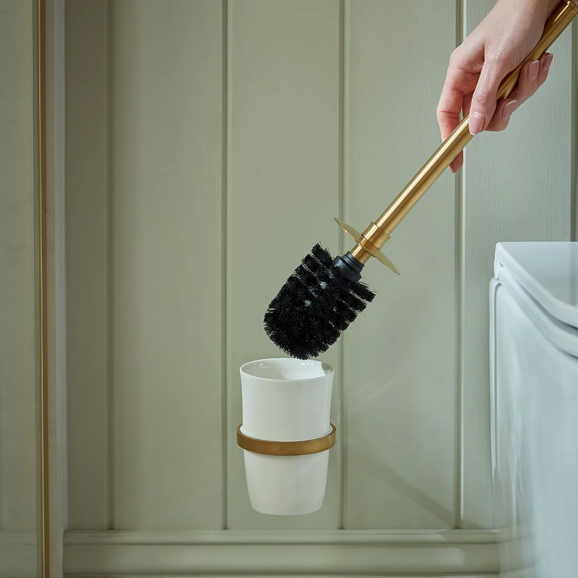 Booth & Co Axbridge Toilet Brush & Ceramic Holder