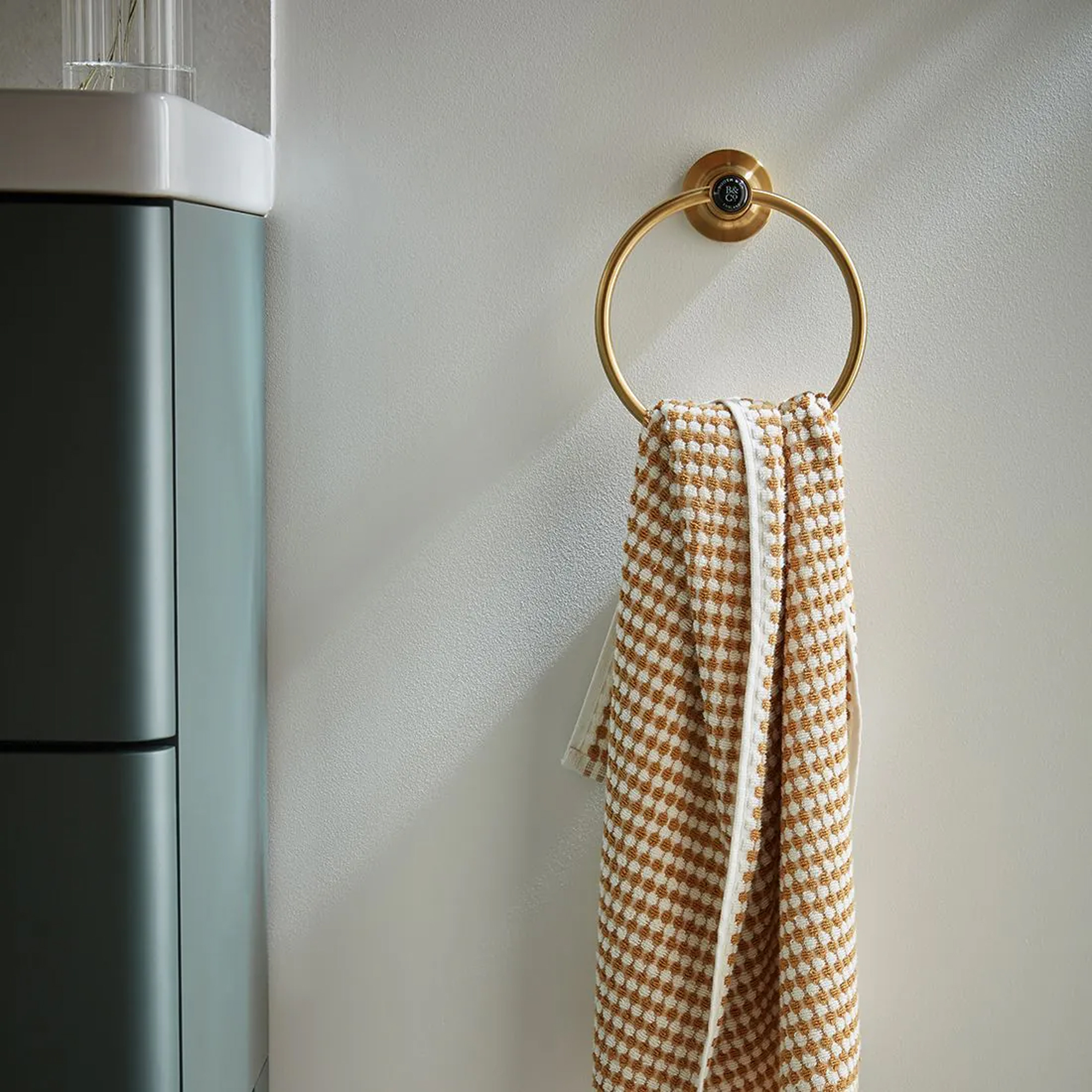 Booth & Co Axbridge Towel Ring