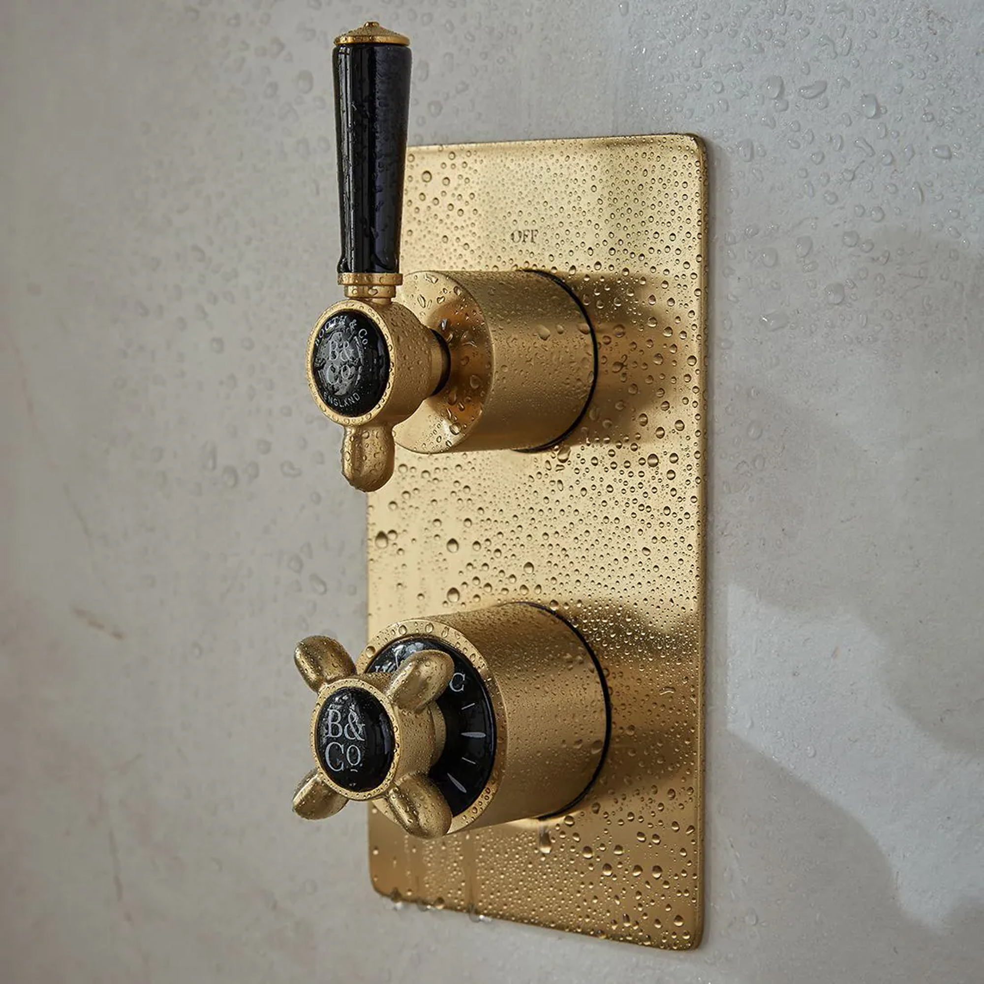 Booth & Co Axbridge Traditional 1 Outlet 2 Handle Concealed Thermostatic Shower Valve