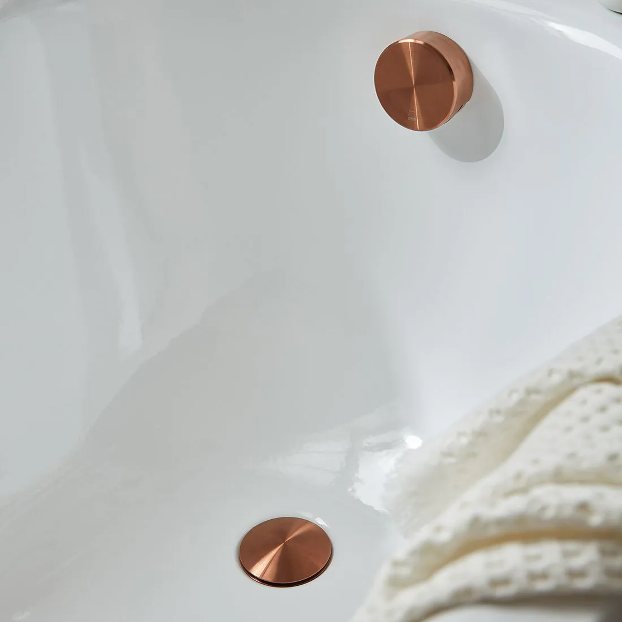 Vado Individual Round Overflow Bath Filler with Click Clack Waste
