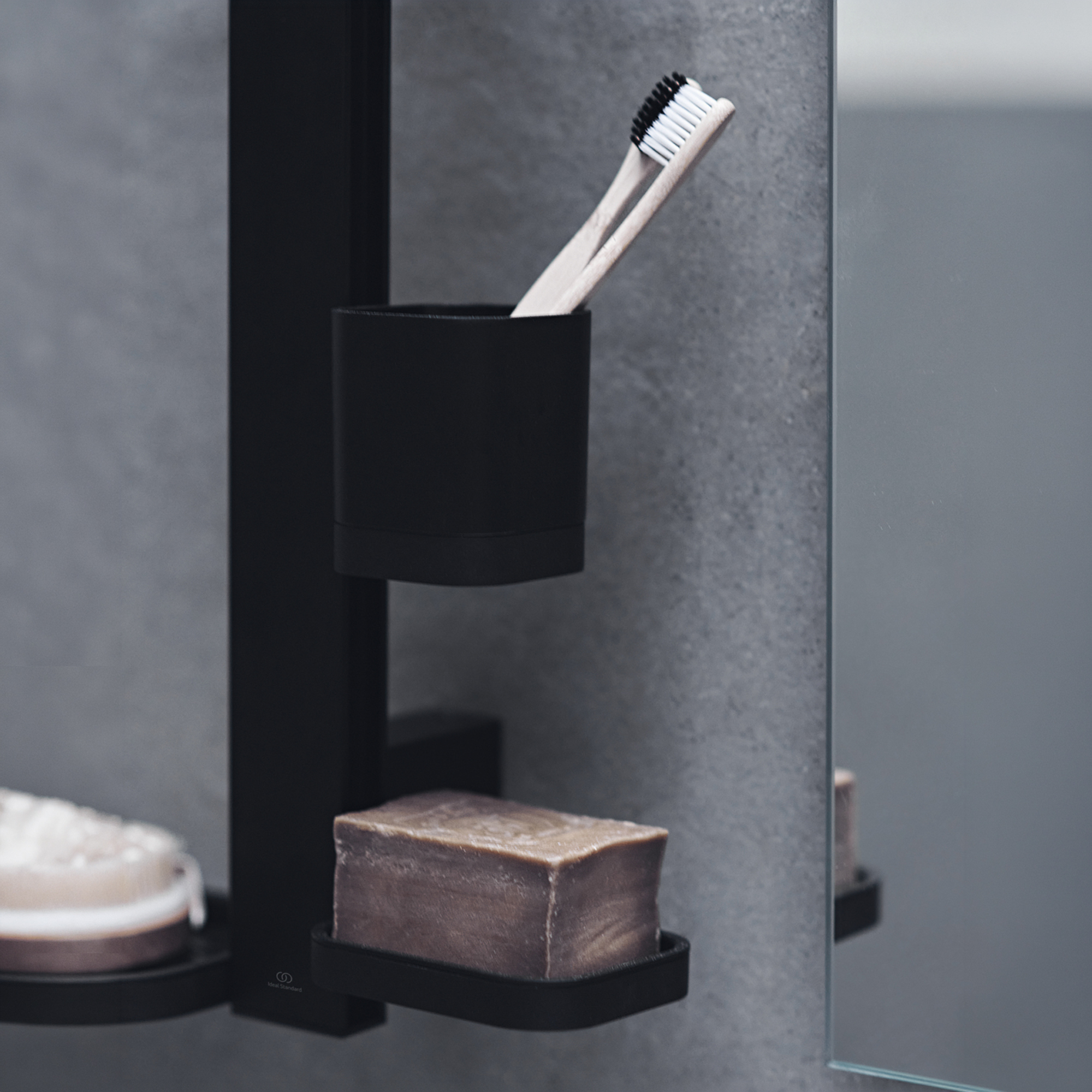 Ideal Standard Alu+ 200mm Magnifying Mirror & Beauty Bar