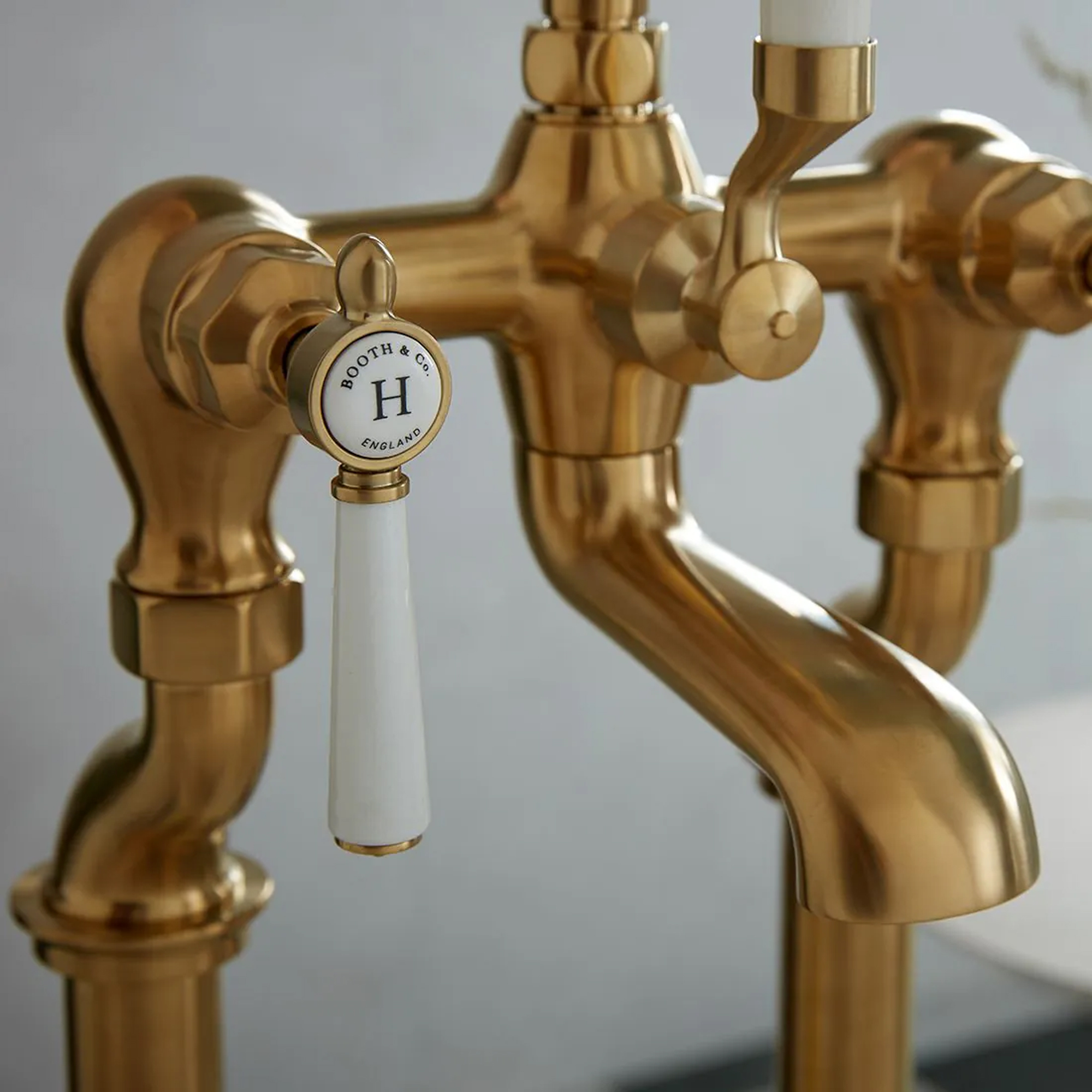 Booth & Co Axbridge Traditional Lever Floorstanding Bath Shower Mixer Tap