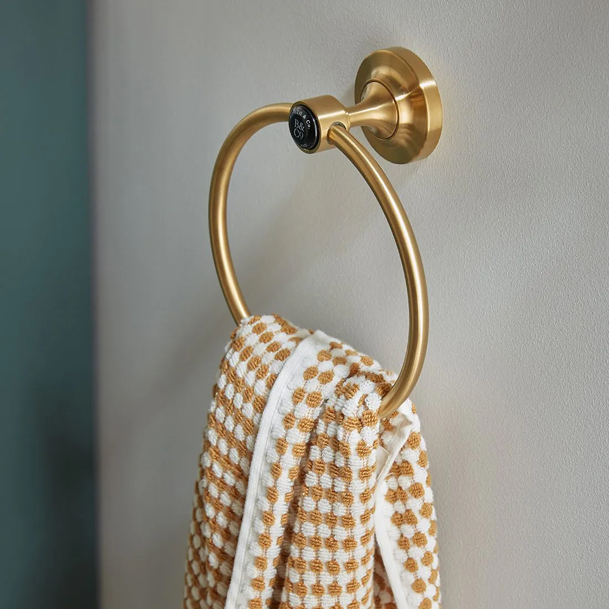 Booth & Co Axbridge Towel Ring