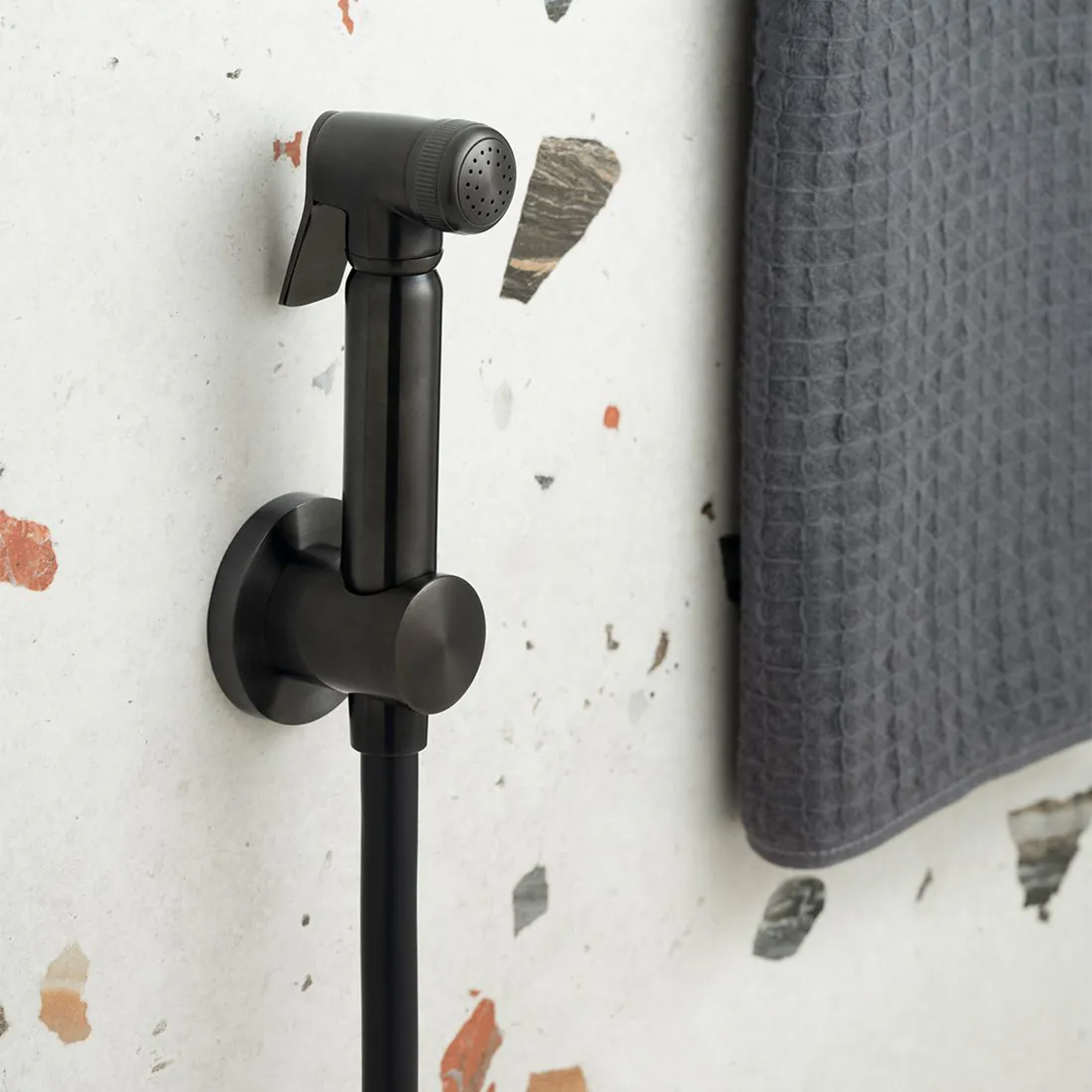 Vado Individual Luxury Douche Handset with Holder & Hose