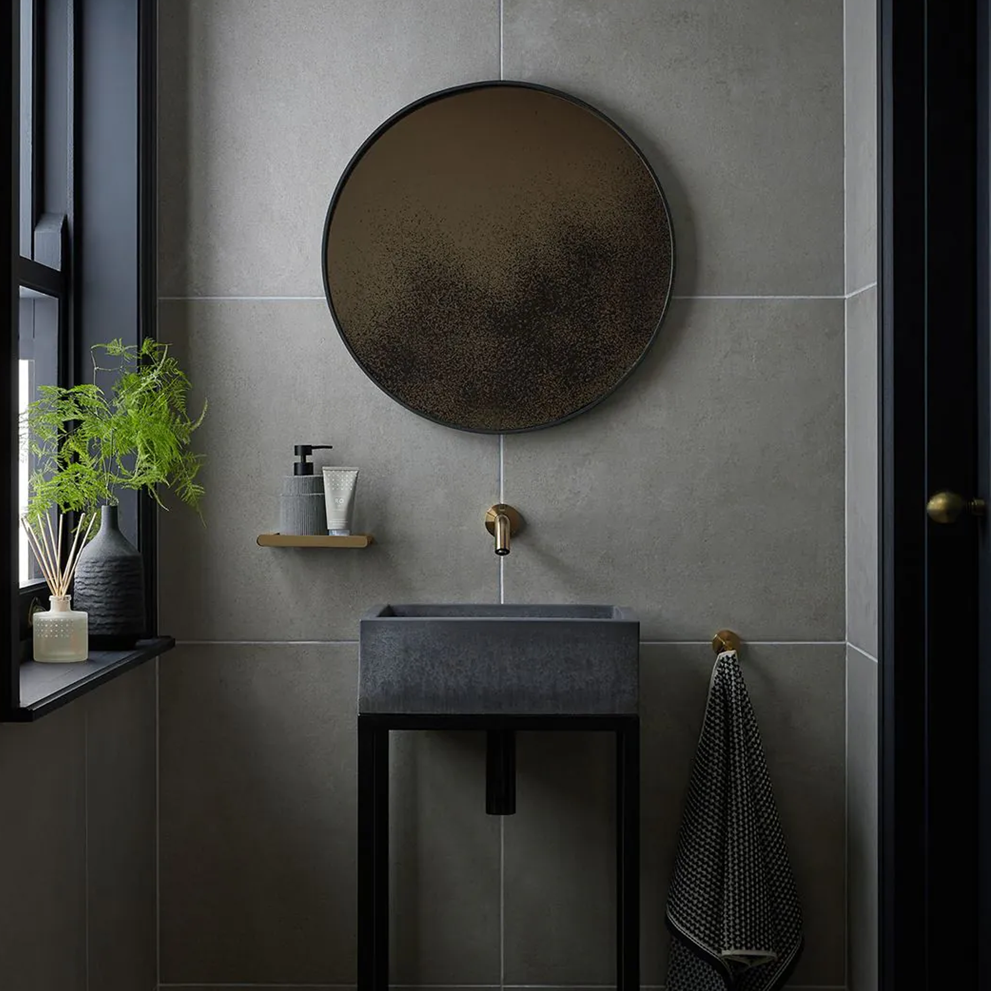 Vado Individual Infra-Red Wall Mounted Spout