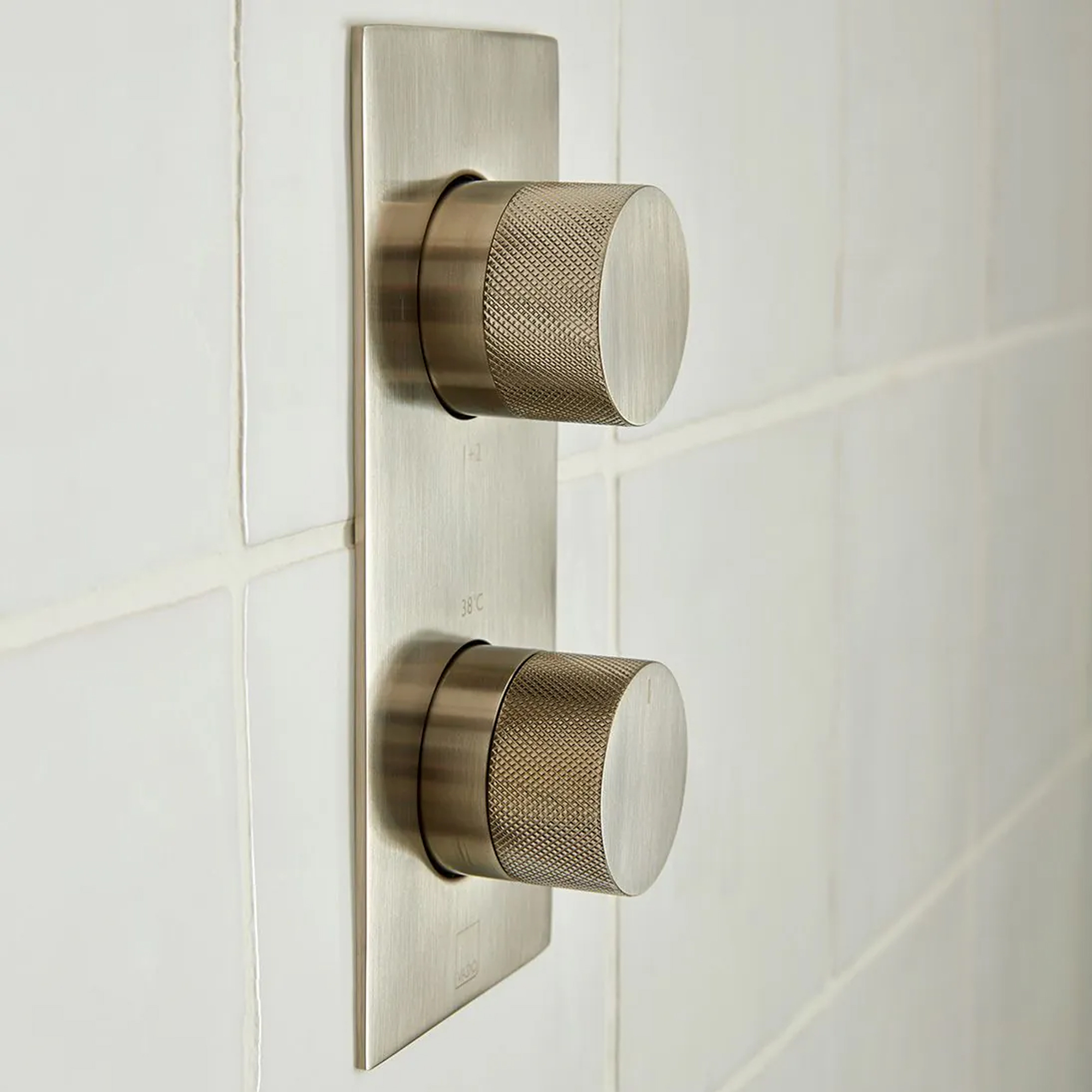 Vado Individual Tablet Knurled 2 Outlet 2 Handle Thermostatic Concealed Shower Valve