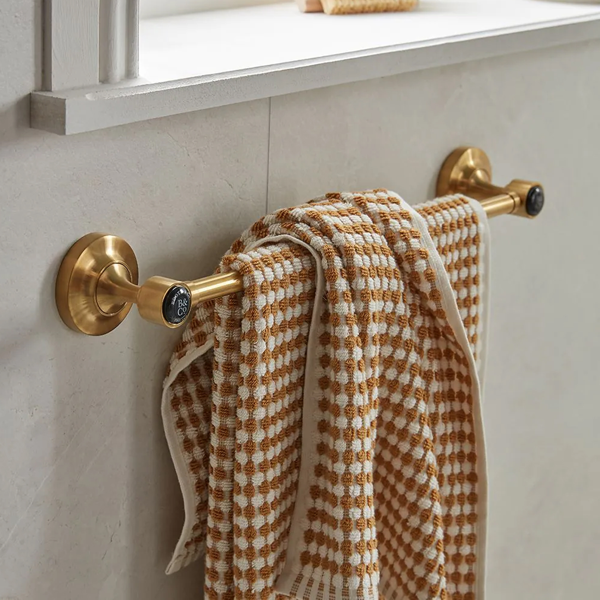 Booth & Co Axbridge Traditional 450mm Towel Rail
